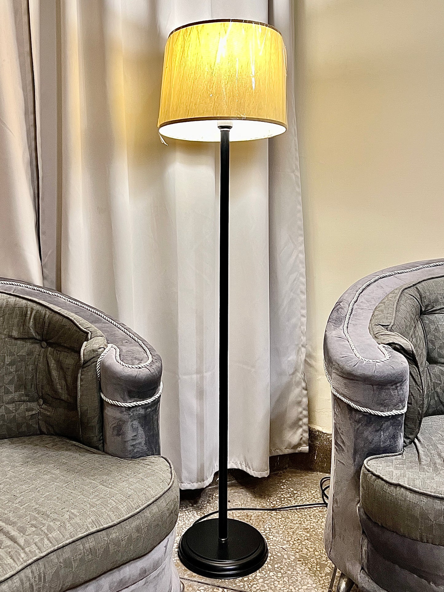 SKU : 102b - Straight Black metal floor lamp
