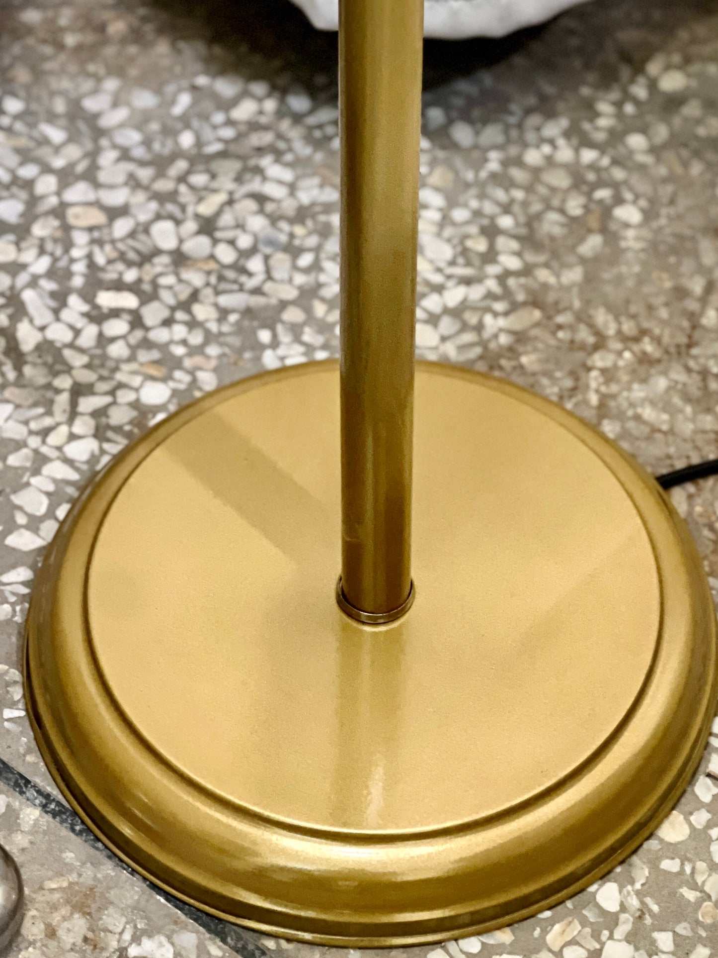 SKU : 102d - Straight Golden metal floor lamp