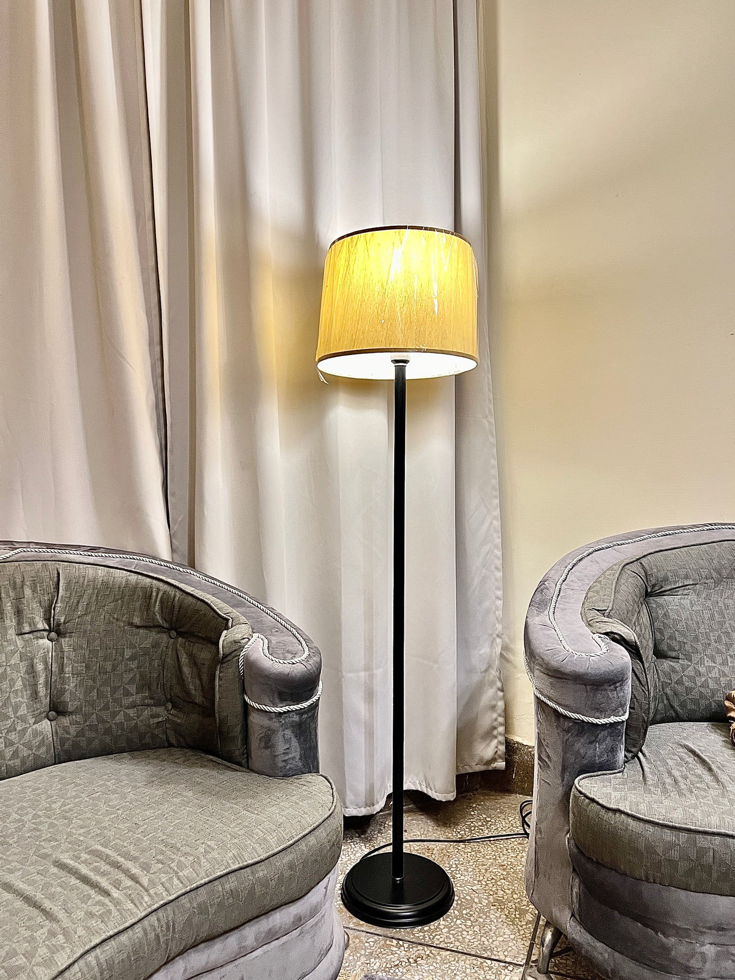 SKU : 102b - Straight Black metal floor lamp