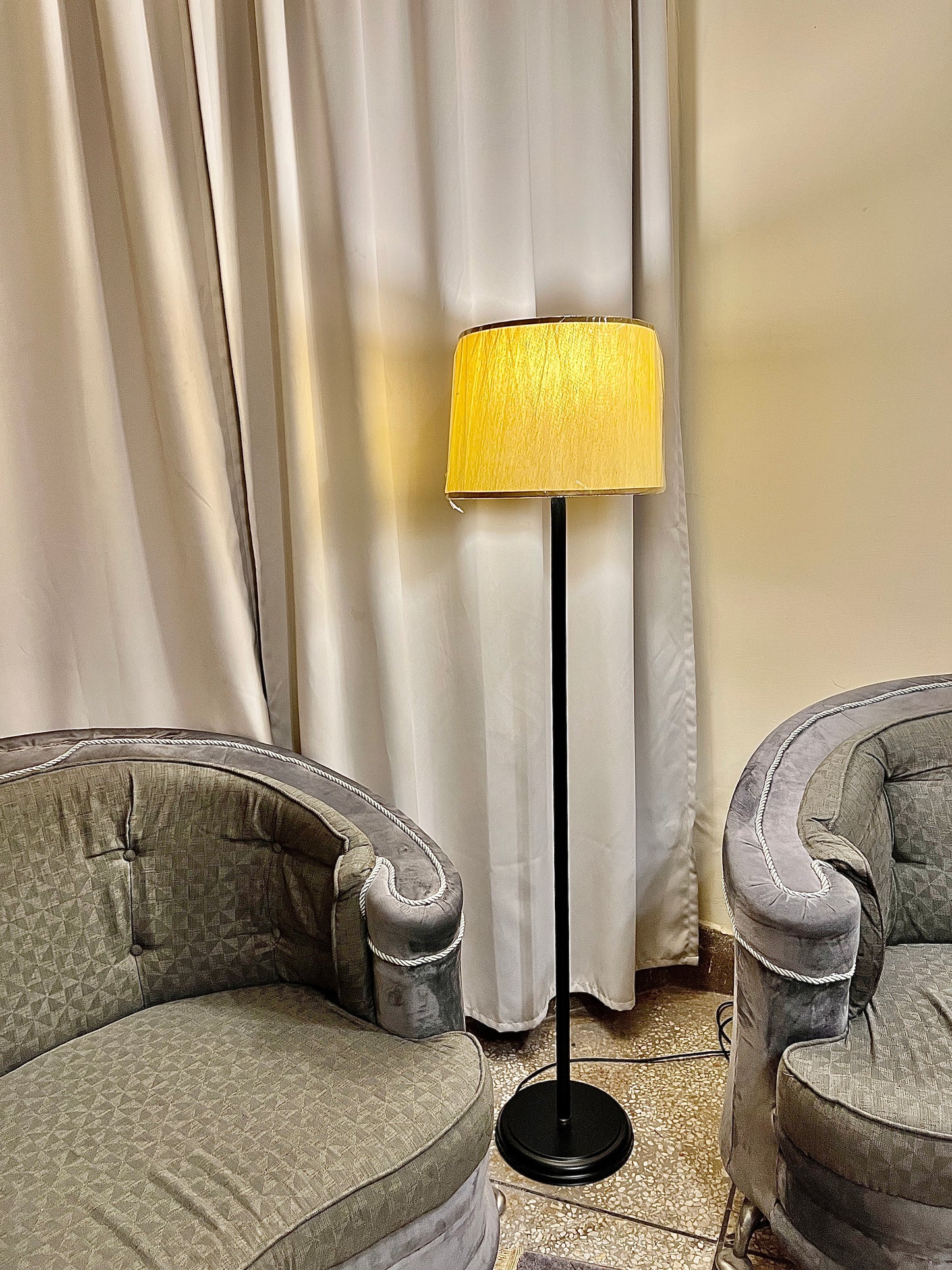 SKU : 102b - Straight Black metal floor lamp