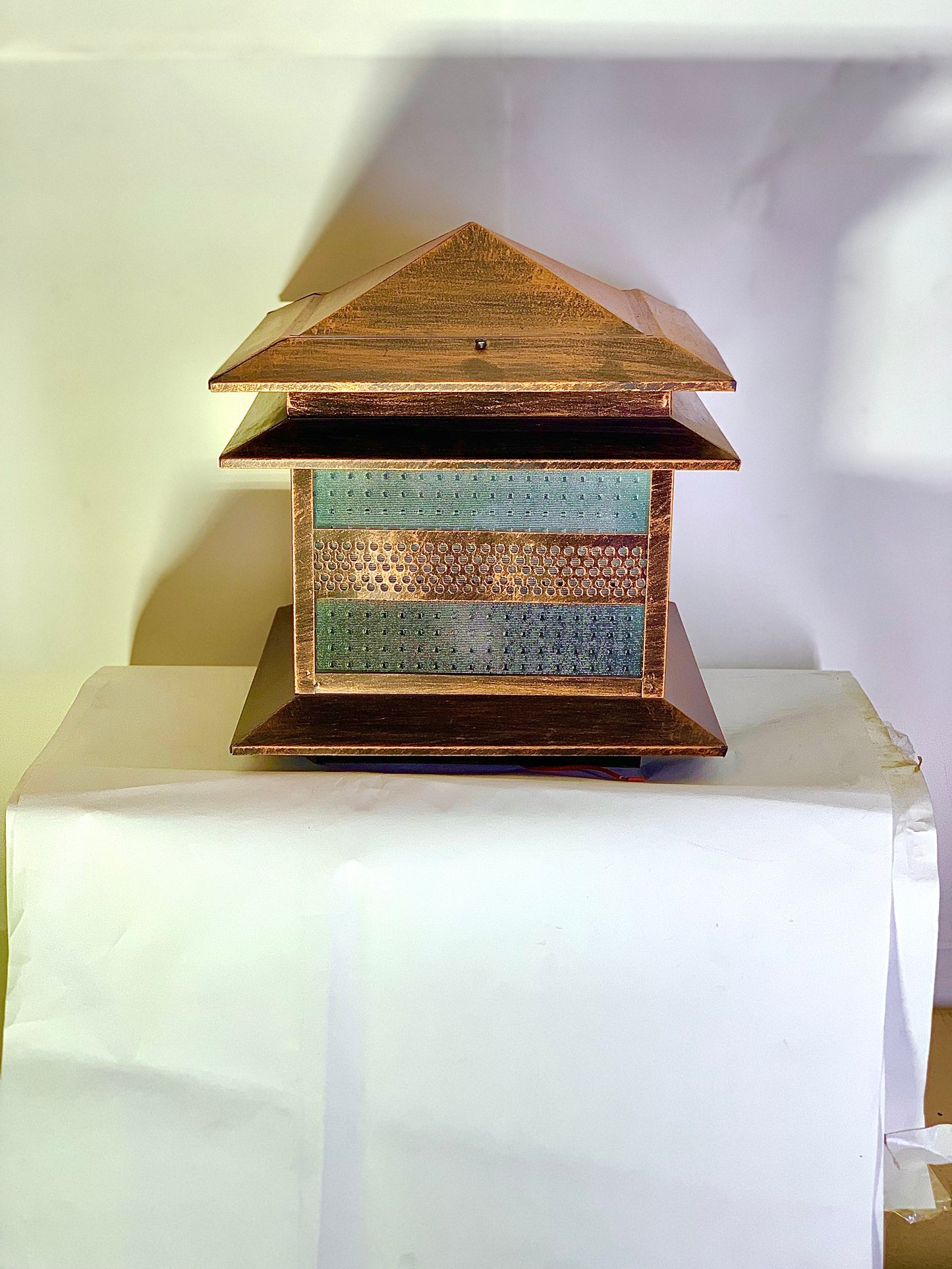 SKU - 206 : Metallic Hut shaped Triple Step Gate Light