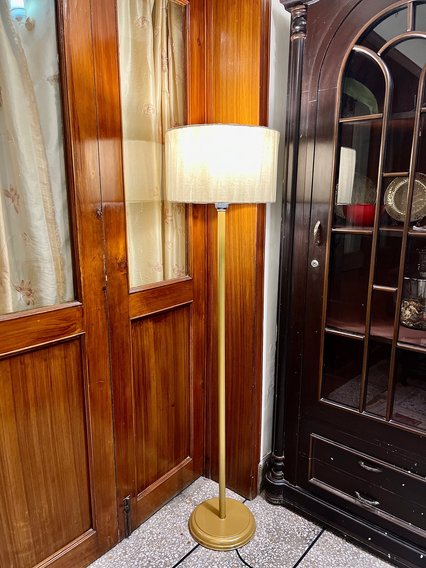 SKU : 102d - Straight Golden metal floor lamp