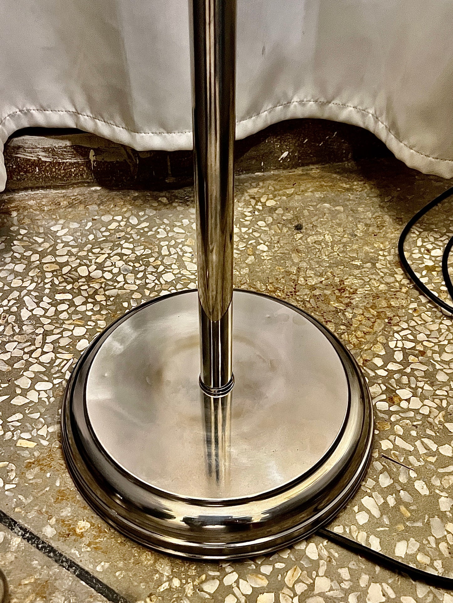 SKU : 102c - SILVER metal floor lamp